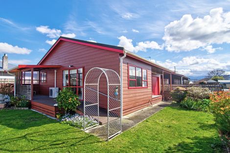 Photo of property in 1 Garrison Street, Carterton, 5713