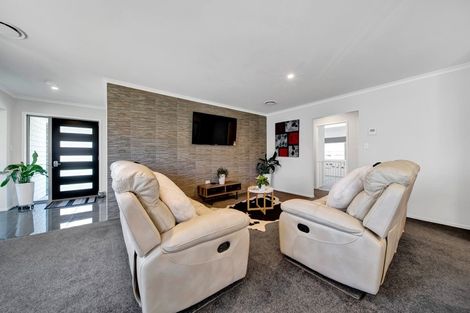 Photo of property in 23 Garrett Drive, Whalers Gate, New Plymouth, 4310
