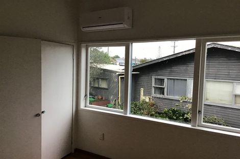 Photo of property in 30 Ellis Avenue, Mount Roskill, Auckland, 1041
