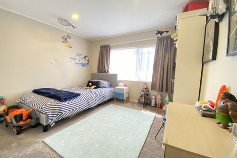Photo of property in 9 Dalwhinnie Parade, Highland Park, Auckland, 2010