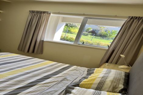 Photo of property in 44 Pacific Parade, Army Bay, Whangaparaoa, 0930