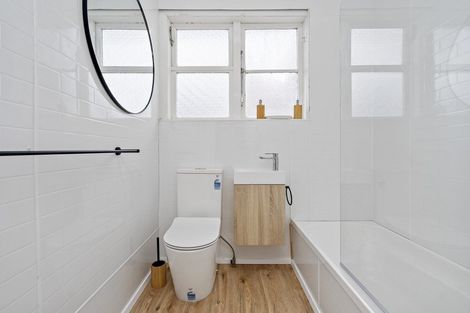 Photo of property in 77 Jellicoe Drive, Hamilton East, Hamilton, 3216