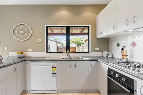 Photo of property in 3/8 Tuscany Way, Te Atatu Peninsula, Auckland, 0610