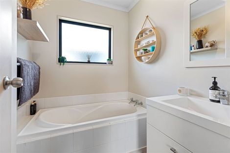 Photo of property in 3 Titiro Way, Welcome Bay, Tauranga, 3112