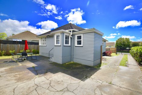 Photo of property in 17 Paul Crescent, Fairfield, Hamilton, 3214