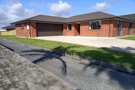Photo of property in 12 O'farrell Drive, One Tree Point, 0118