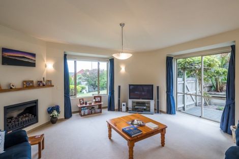 Photo of property in 10 Compass Court, Paraparaumu, 5032