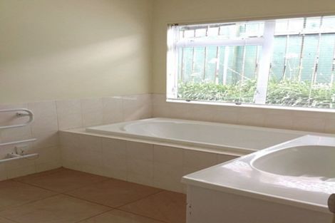 Photo of property in 299a Great North Road, Henderson, Auckland, 0612