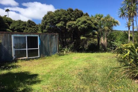 Photo of property in 105 Piha Road, Piha, 0772