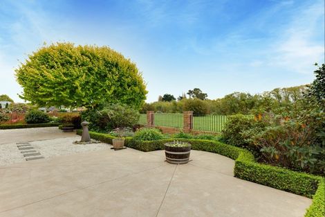 Photo of property in 100 Willowview Drive, Redwood, Christchurch, 8051