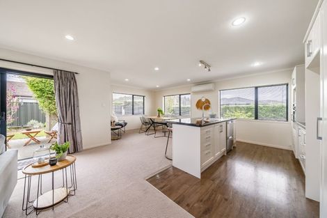 Photo of property in 48 Sunstone Crescent, Brown Owl, Upper Hutt, 5018