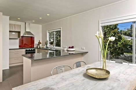 Photo of property in 58 Carlisle Road, Browns Bay, Auckland, 0630