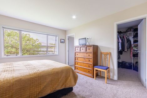 Photo of property in 28 Simpson Crescent, Raumati Beach, Paraparaumu, 5032