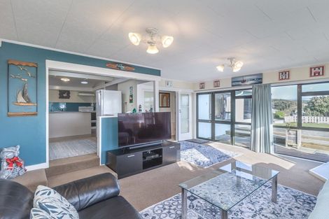 Photo of property in 15 Mack Street, Foxton Beach, Foxton, 4815