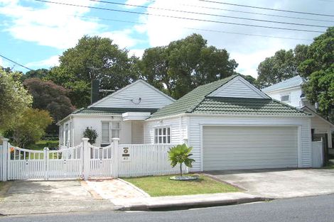 Photo of property in 40 Belle Vue Avenue, Northcote Point, Auckland, 0627