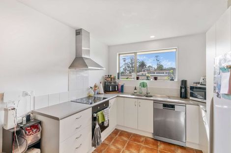 Photo of property in 18 Chic Gardens, Parakai, 0830