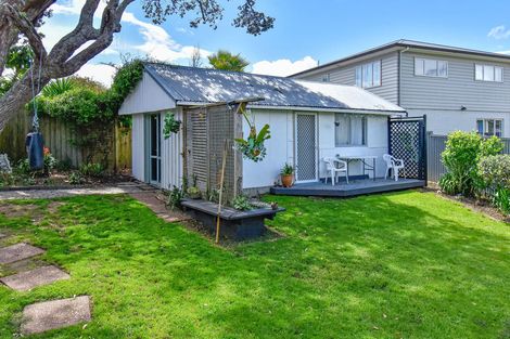 Photo of property in 15a Grande Vue Road, Hillpark, Auckland, 2102