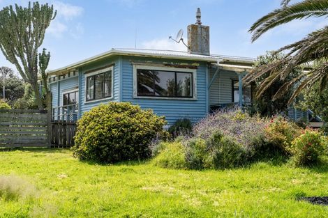 Photo of property in 8-10 Kelly Street, Baylys Beach, Dargaville, 0377