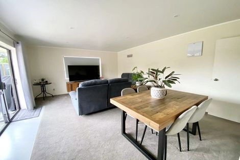 Photo of property in 2/43 Elliot Street, Howick, Auckland, 2014