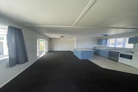 Photo of property in 5 Birdie Place, Red Beach, 0932