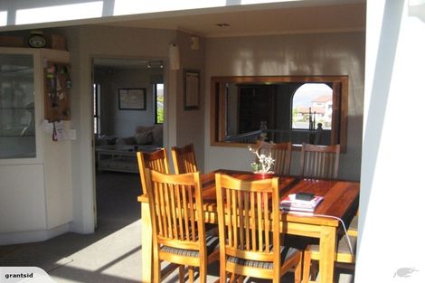 Photo of property in 10 Lingard Grove, Brooklyn, Wellington, 6021