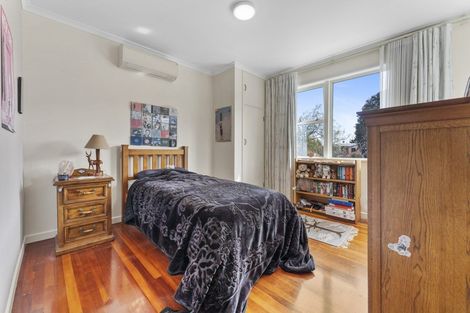 Photo of property in 11 Hughes Avenue, Hokowhitu, Palmerston North, 4410