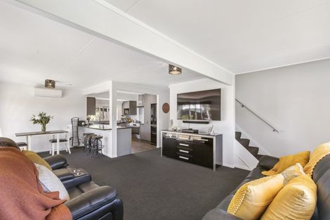 Photo of property in 15 Dalwhinnie Parade, Highland Park, Auckland, 2010