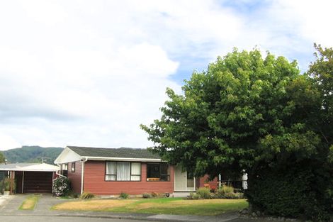 Photo of property in 16 Parera Grove, Heretaunga, Upper Hutt, 5018