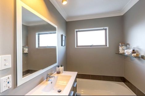 Photo of property in 2/46 James Evans Drive, Northcote, Auckland, 0627