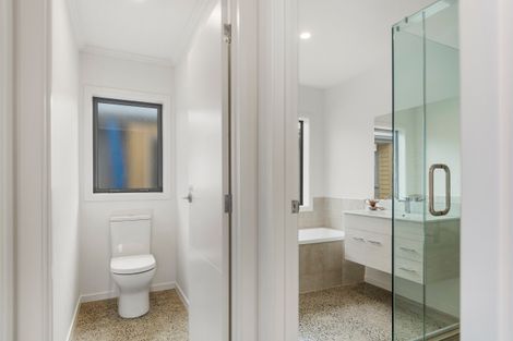 Photo of property in 10 Cassinia Close, Papamoa Beach, Papamoa, 3118