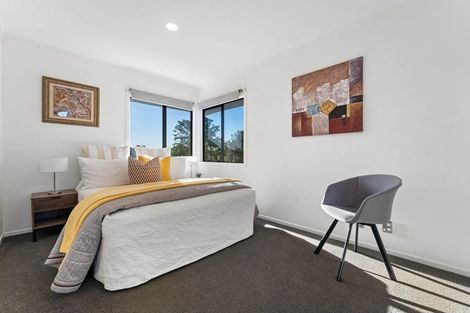 Photo of property in 28 London Street, Te Atatu Peninsula, Auckland, 0610