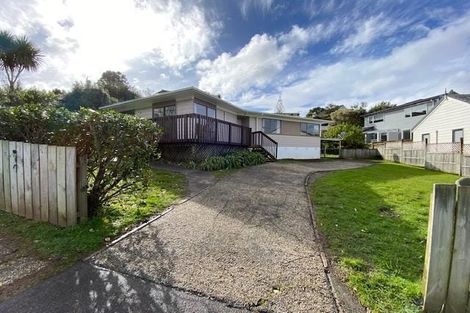 Photo of property in 15 Cottam Grove, Northcross, Auckland, 0632