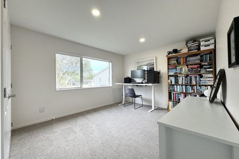 Photo of property in 2/63 Pupuke Road, Birkenhead, Auckland, 0627