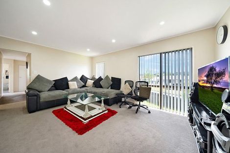 Photo of property in 4a Karepo Crescent, Ranui, Auckland, 0612