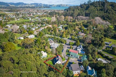Photo of property in 27 Taurua Place, Coromandel, 3506