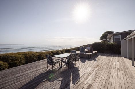 Photo of property in 31 Karewa Parade, Papamoa Beach, Papamoa, 3118