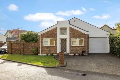 Photo of property in 12/16 Vinograd Drive, Te Atatu Peninsula, Auckland, 0610