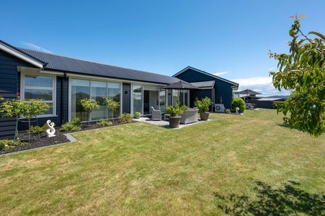 Photo of property in 1 Peregrine Place, Kinloch, Taupo, 3377