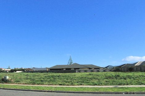 Photo of property in 6 Pharazyn Avenue, Waikanae Beach, Waikanae, 5036