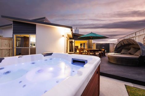 Photo of property in 11 Manhattan Court, Kelvin Grove, Palmerston North, 4414