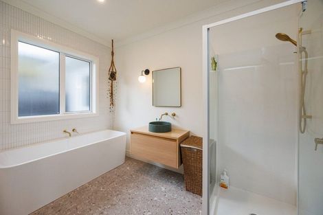 Photo of property in 44 Vaucluse Heights, Fitzherbert, Palmerston North, 4410