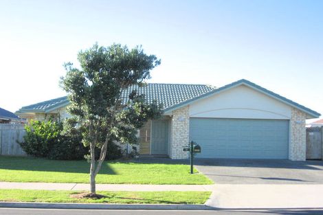 Photo of property in 15 Croftview Road, Wattle Downs, Auckland, 2103