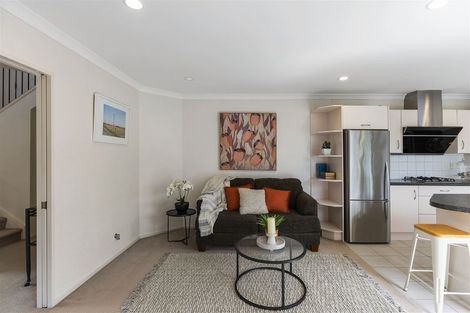 Photo of property in 22 The Esplanade, Eastern Beach, Auckland, 2012