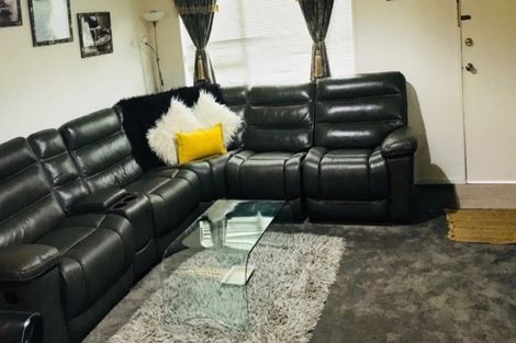 Photo of property in 1/92 Lake Road, Northcote, Auckland, 0627