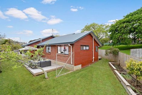 Photo of property in 11 Lochend Place, Highland Park, Auckland, 2010