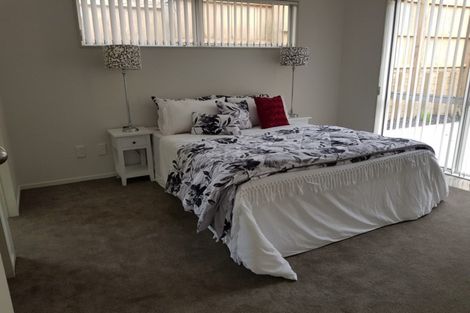 Photo of property in 9 Birchlea Rise, Goodwood Heights, Auckland, 2105