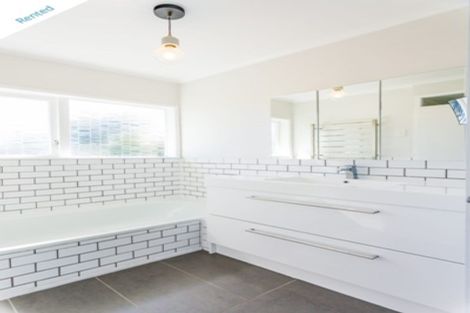 Photo of property in 46 Woodstock Road, Forrest Hill, Auckland, 0620