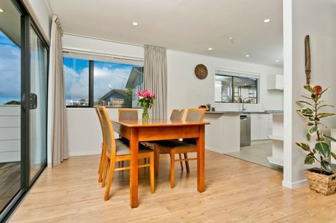 Photo of property in 59a Sunset Road, Totara Vale, Auckland, 0632