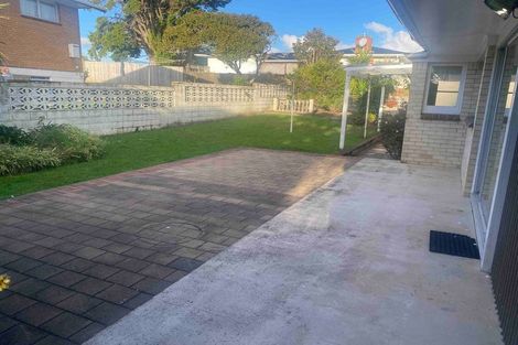 Photo of property in 25 Ellesmere Crescent, Pakuranga Heights, Auckland, 2010