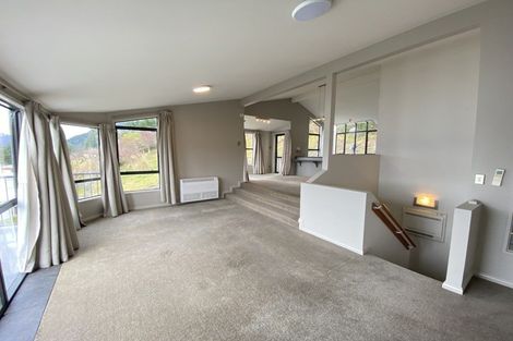 Photo of property in 6a Scott Place, Fernhill, Queenstown, 9300